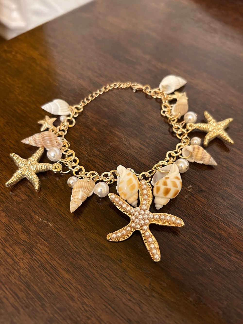 Gold Tone Ocean Beach Sea Charm Bracelet w/Faux Pearls, Shells and Starfish NWT